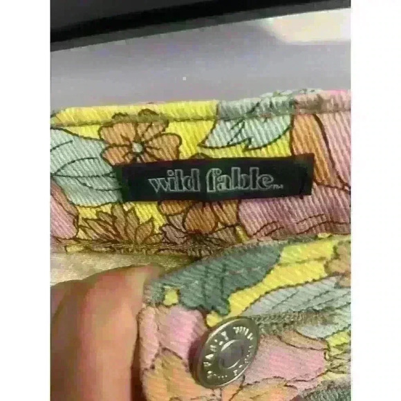 NWT Super-High Rise Cheeky Jean Shorts - Wild Fable Floral Size 12 - 31 Waist - Picture 3 of 6